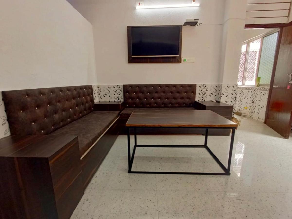 דאוגהאר Chinta Haran Rest House חדר תמונה
