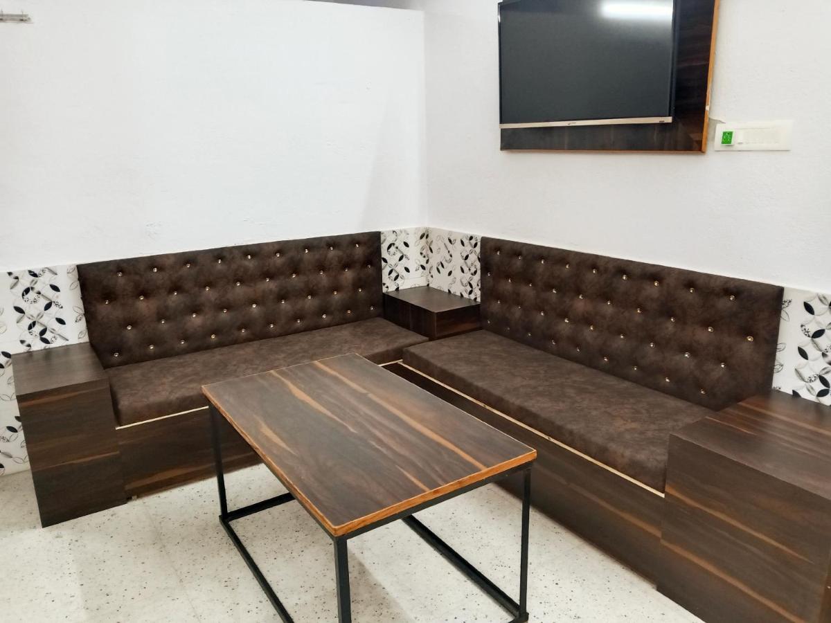 דאוגהאר Chinta Haran Rest House חדר תמונה