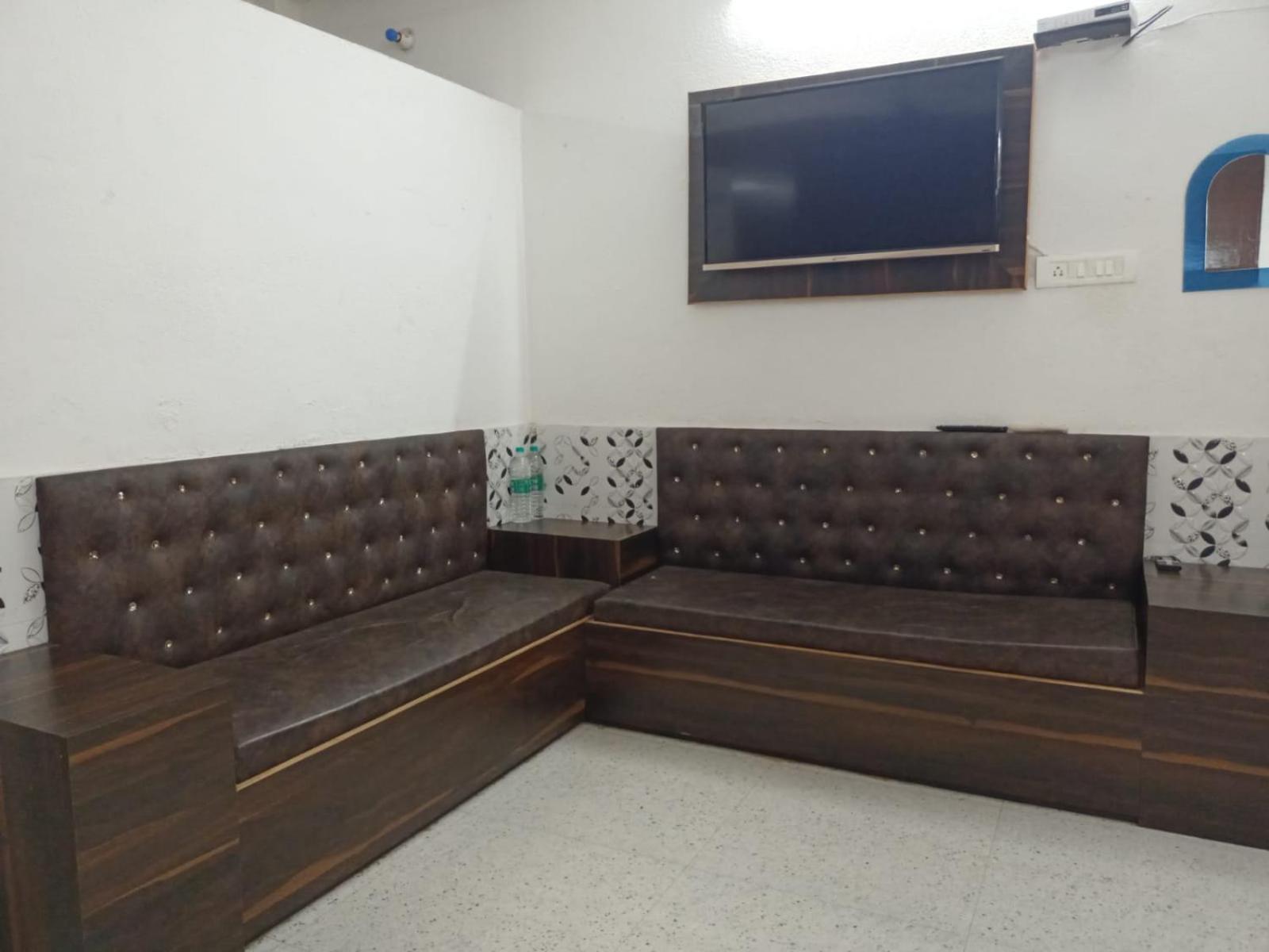 דאוגהאר Chinta Haran Rest House חדר תמונה